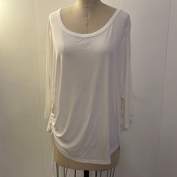 Zuda 3/4 sleeve scoop neck ruched side white t-shirt - Picture 1 of 8